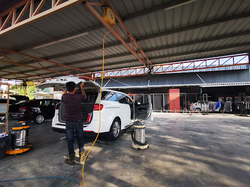 M AUTO CAR WASH