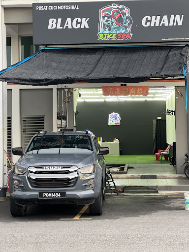 Black chain car wash and detailing